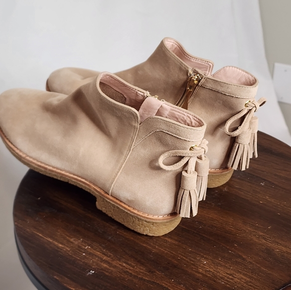 Kate Spade Tan Bellville Too Tassel Bow Suede Booties Size 8 - Picture 3 of 13